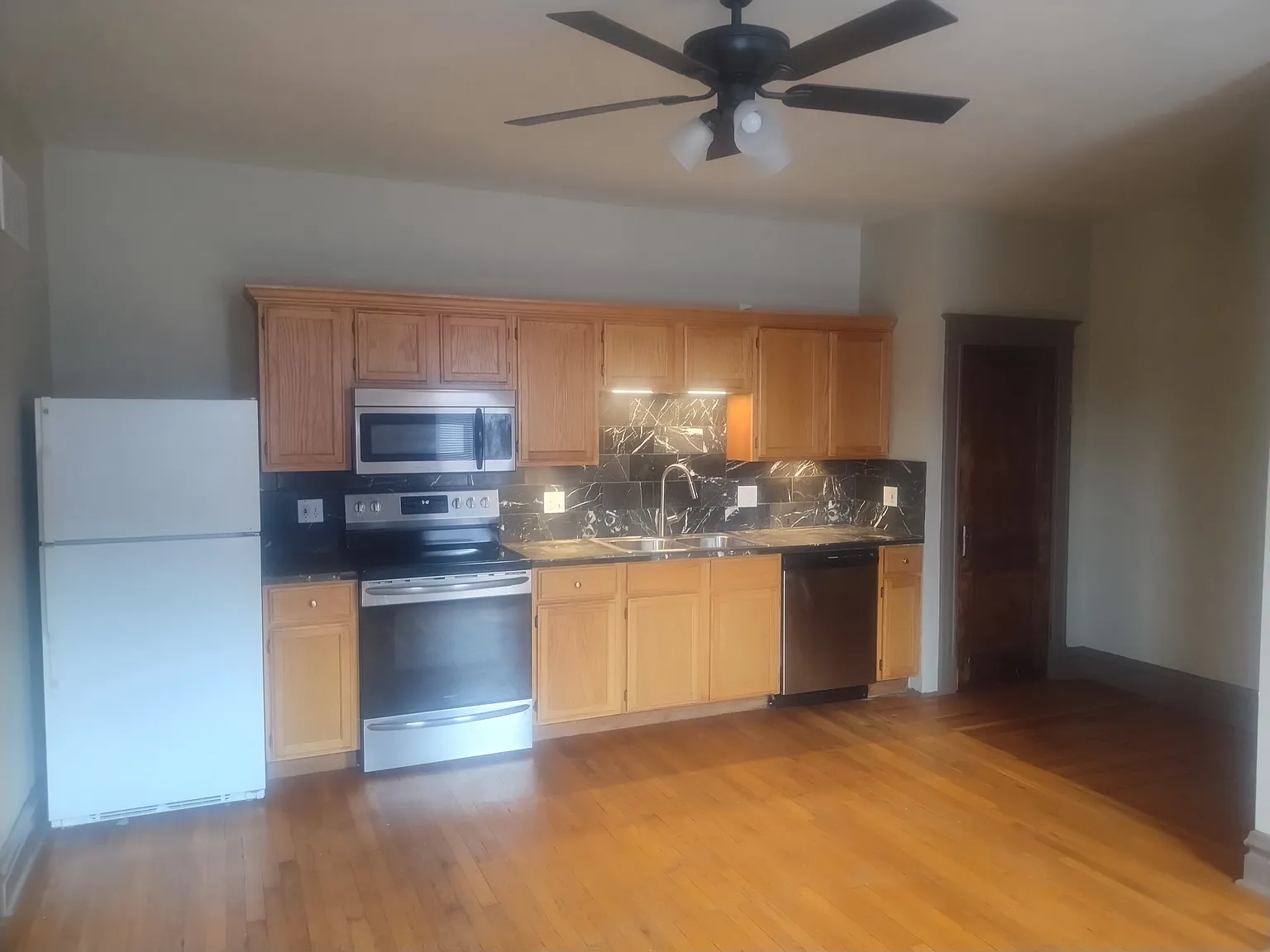 1 bed, 950 sqft, $725 — Photo 2
