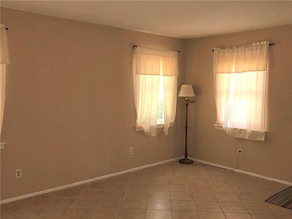 3rd image of 210 Shangri La Ave