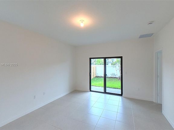 3rd image of 4933 Oakmont Dr #4933