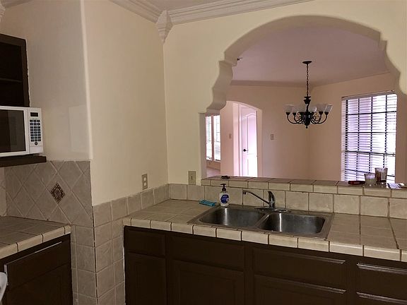 5th image of 601 Saint James Dr APT 15