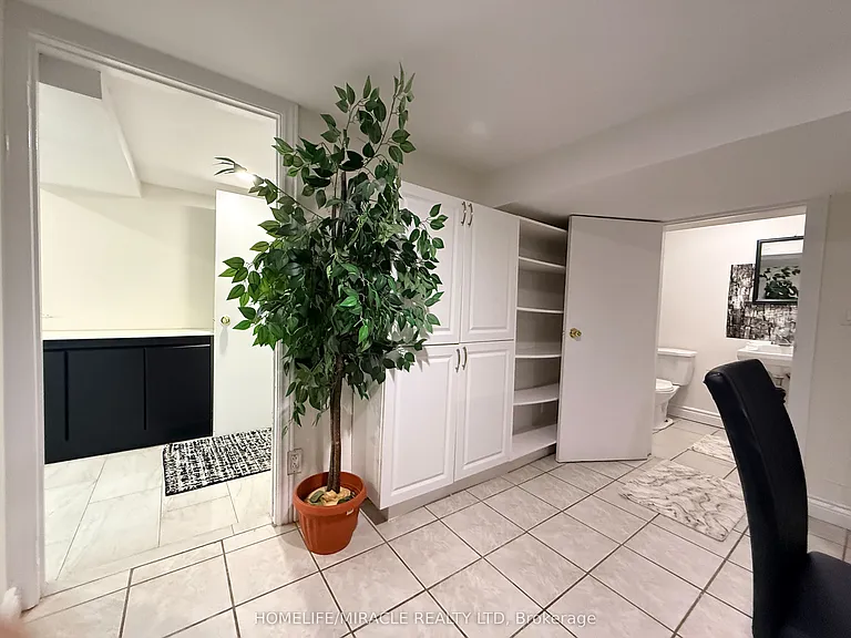 755 Somerville St — Photo 7