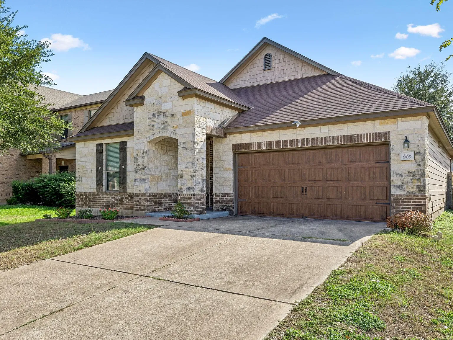 3 bed, 2.0 bath, 1375 sqft, $1,950 — Photo 2