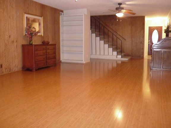 3rd image of 802 Brentwood Ln