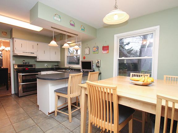 4th image of W306S8617 Stoneridge Dr