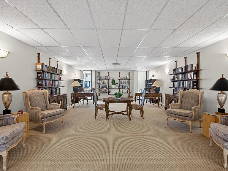 1147 Hillsboro Mile #908 — Photo 35