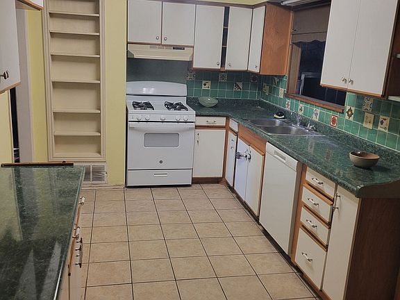 4th image of 4302 HALL PARK DR