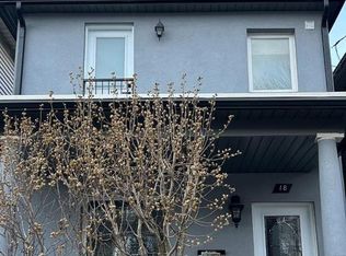 18 Connaught Ave, Toronto, ON M4L 2V9