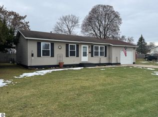 407 Decalb St, Reed City, MI 49677