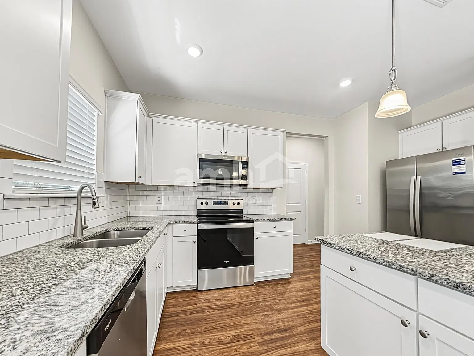 4 bed, 2.5 bath, 1941 sqft, $2,200 — Photo 3