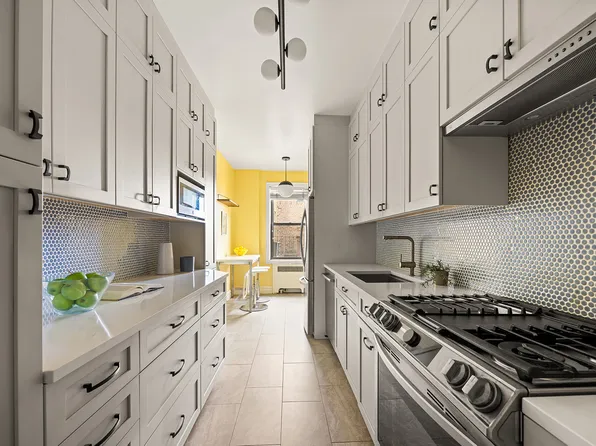 71 Ocean Parkway image 4 of 12