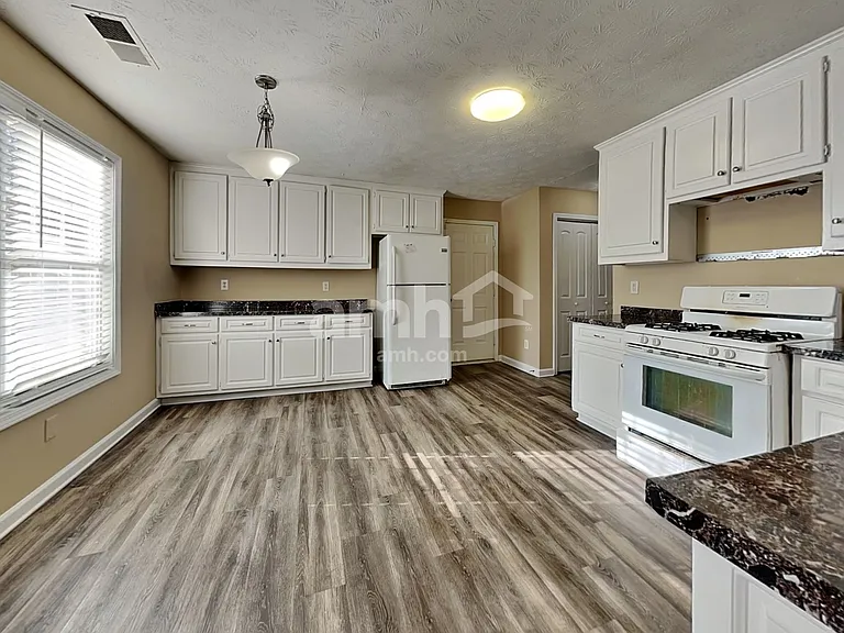 2912 Canopy Cir — Photo 3