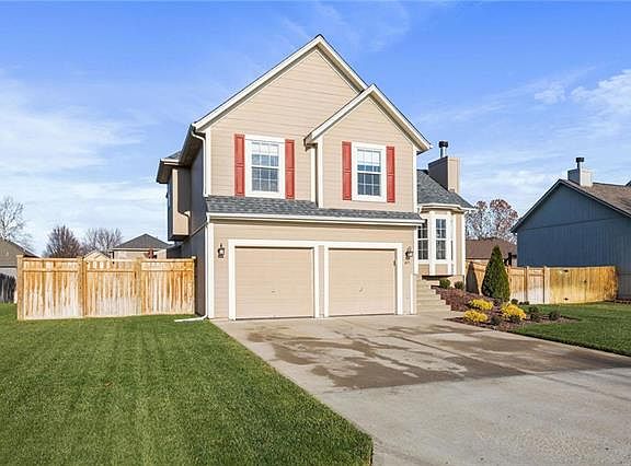 3rd image of 671 River Dr