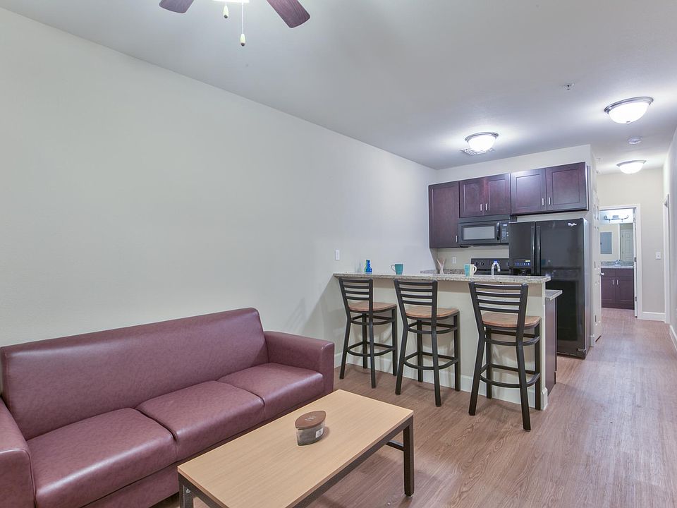 1st image of 415 W College Ave
