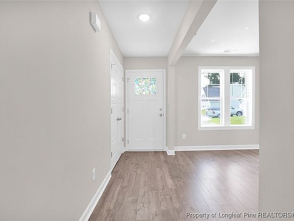 5th image of 22 Finch Ln