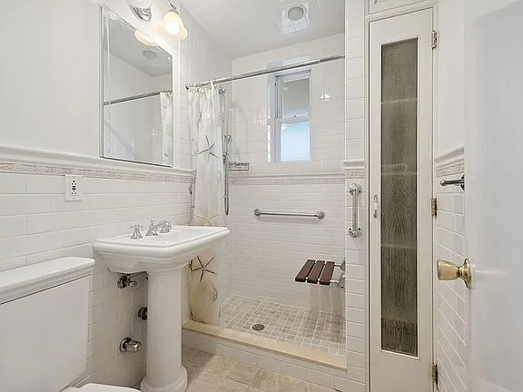 5th image of 16201 Powells Cove Blvd APT 5S