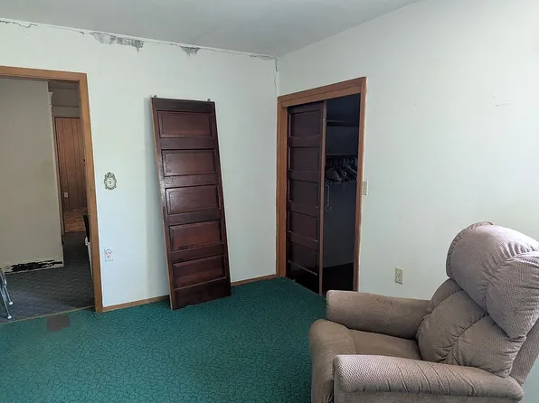 210 5th St, Benkelman, NE 69037