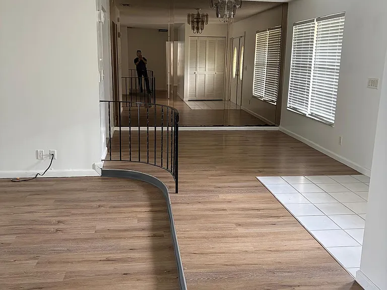 128 Swan Pkwy E — Photo 3