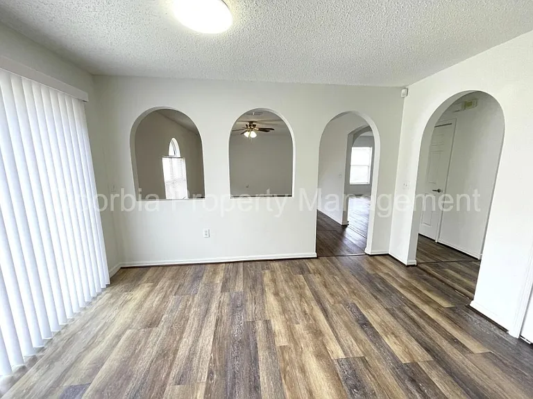 11098 Lord Taylor Dr — Photo 10