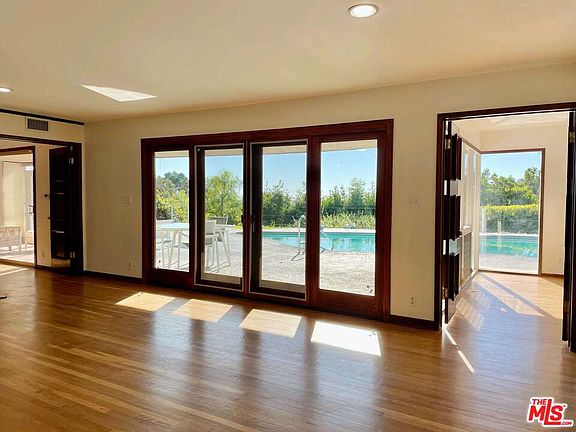 4th image of 829 Glenmere Way