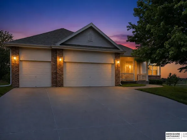 14719 Ernst St, Bennington, NE 68007
