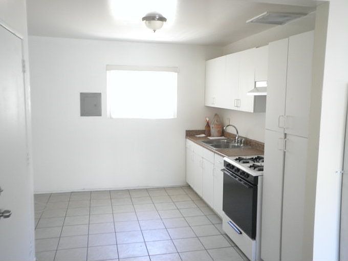 Building Photo 3