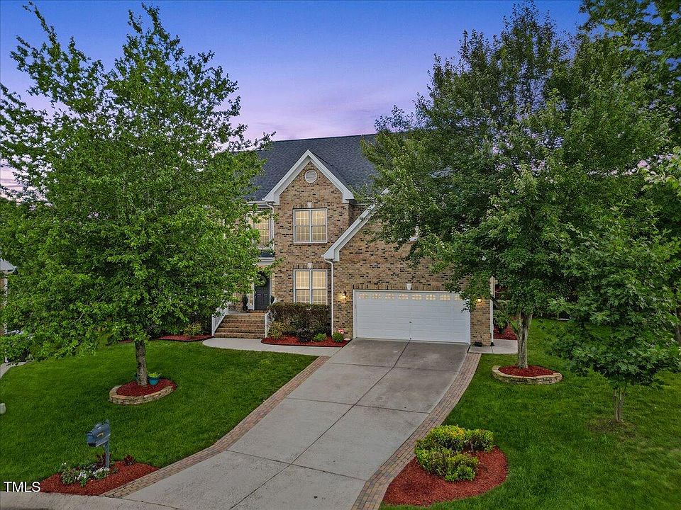 1st image of 4 Pickard Pl