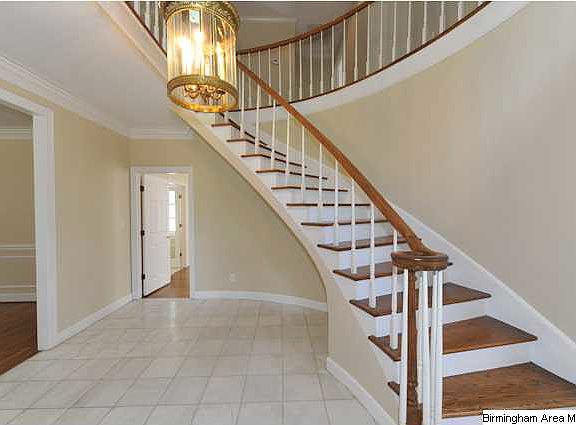 4th image of 1201 Cedardell Ln