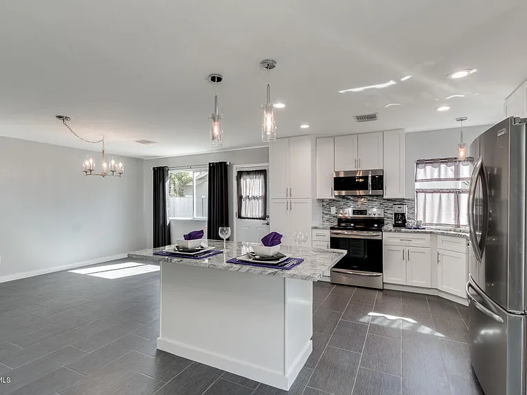 1115 W Barrow Dr — Photo 16