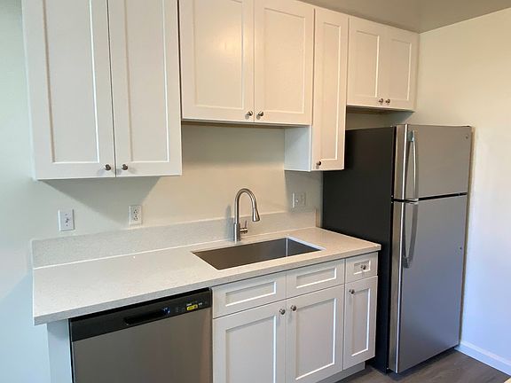 5th image of 4784 Bermuda Ave #J