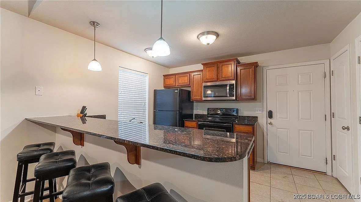 2 bed, 960 sqft, $1,950 — Photo 2