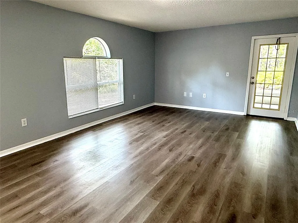 4 bed, 2.5 bath, 2968 sqft, $2,149 — Photo 4