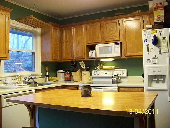 oak kit. w/center island