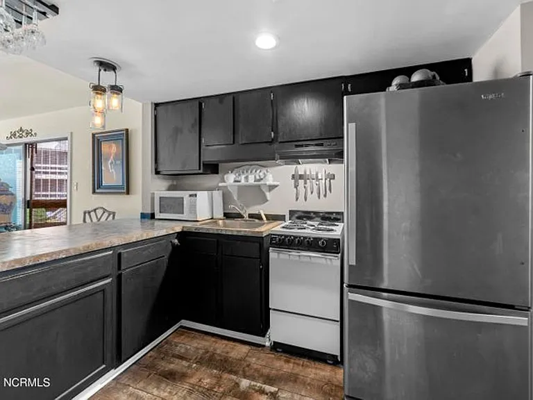 6119 Harbourside Dr — Photo 4
