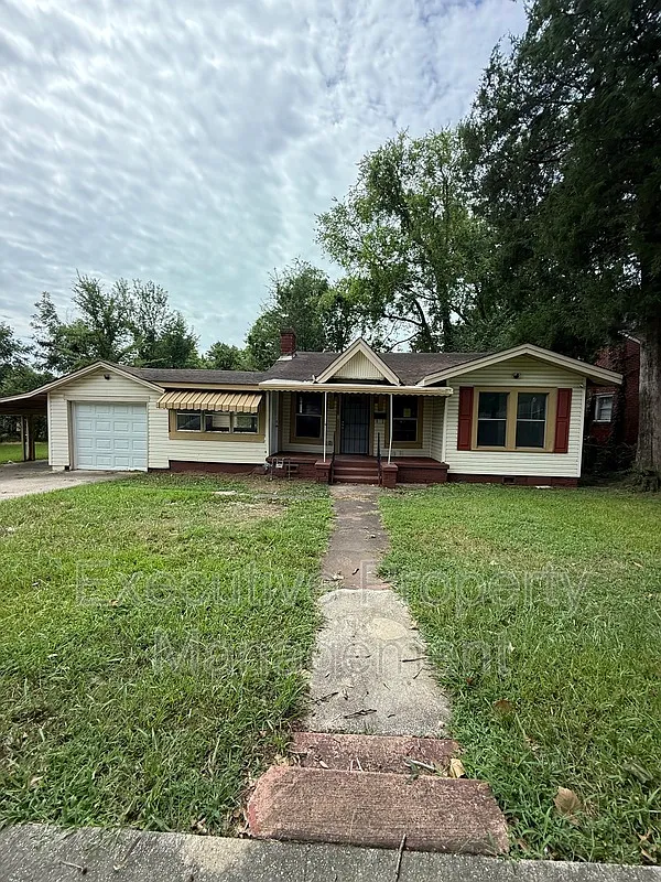 4 bed, 1.0 bath, 1568 sqft, $1,300 — Photo 1