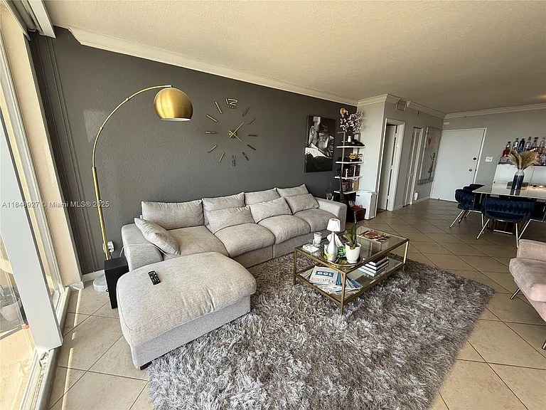 5600 Collins Ave #16G — Photo 2