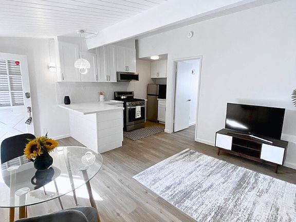 2nd image of 1622 Armacost Ave #18668348