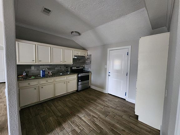 3rd image of 304 Truman St Unit B