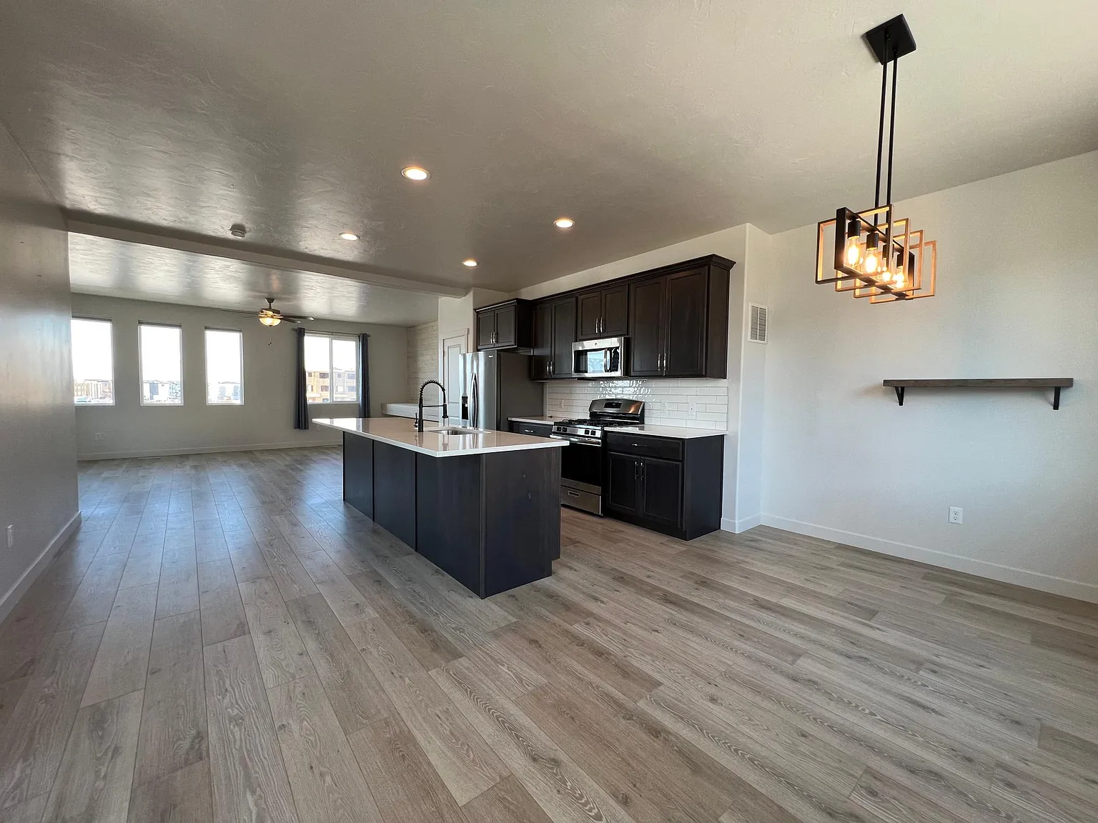 4 bed, 2000 sqft, $2,250 — Photo 4
