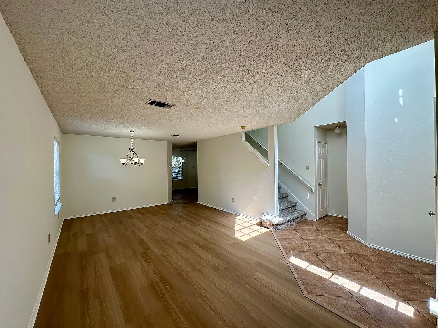 Large 4/2.5 Home in Cedar Park — Photo 4