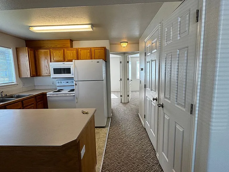1212 W Columbia Ave — Photo 5