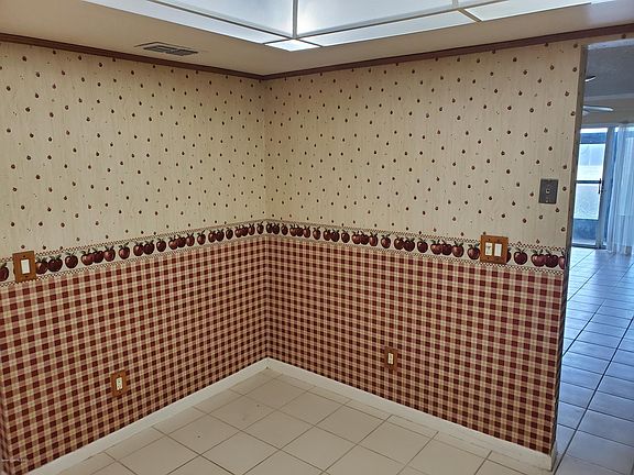 3rd image of 411 Dove Ln
