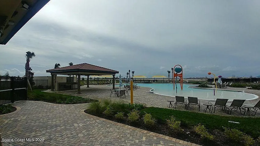 3 bed, 1482 sqft, $2,600 — Photo 2