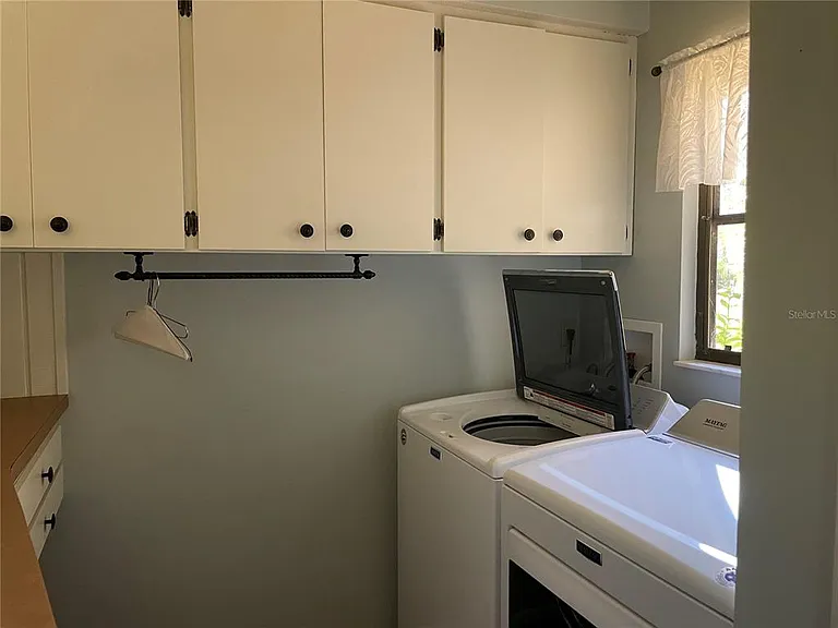 421 Waterside Ln — Photo 37