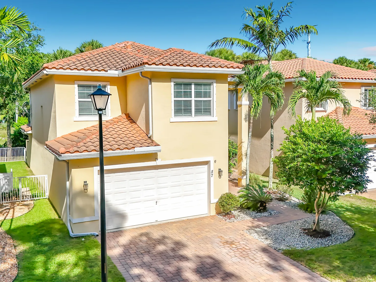 4 bed, 3.5 bath, 2612 sqft, $3,800 — Photo 3