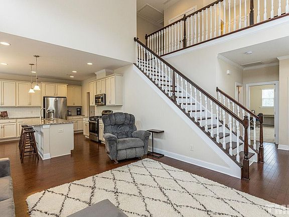 4th image of 301 Acorn Hollow Pl