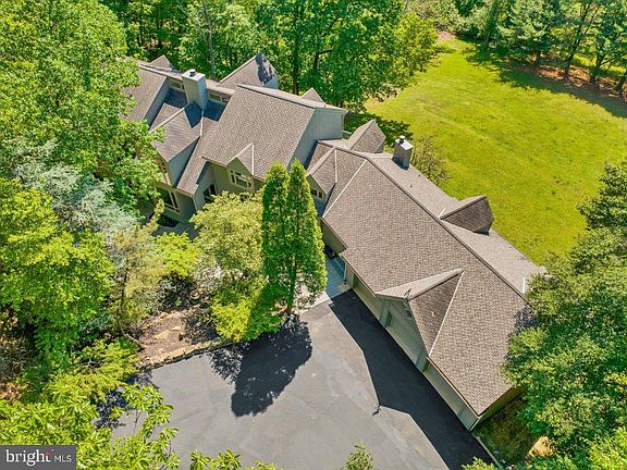 4th image of 8 Wyndham Hill Dr