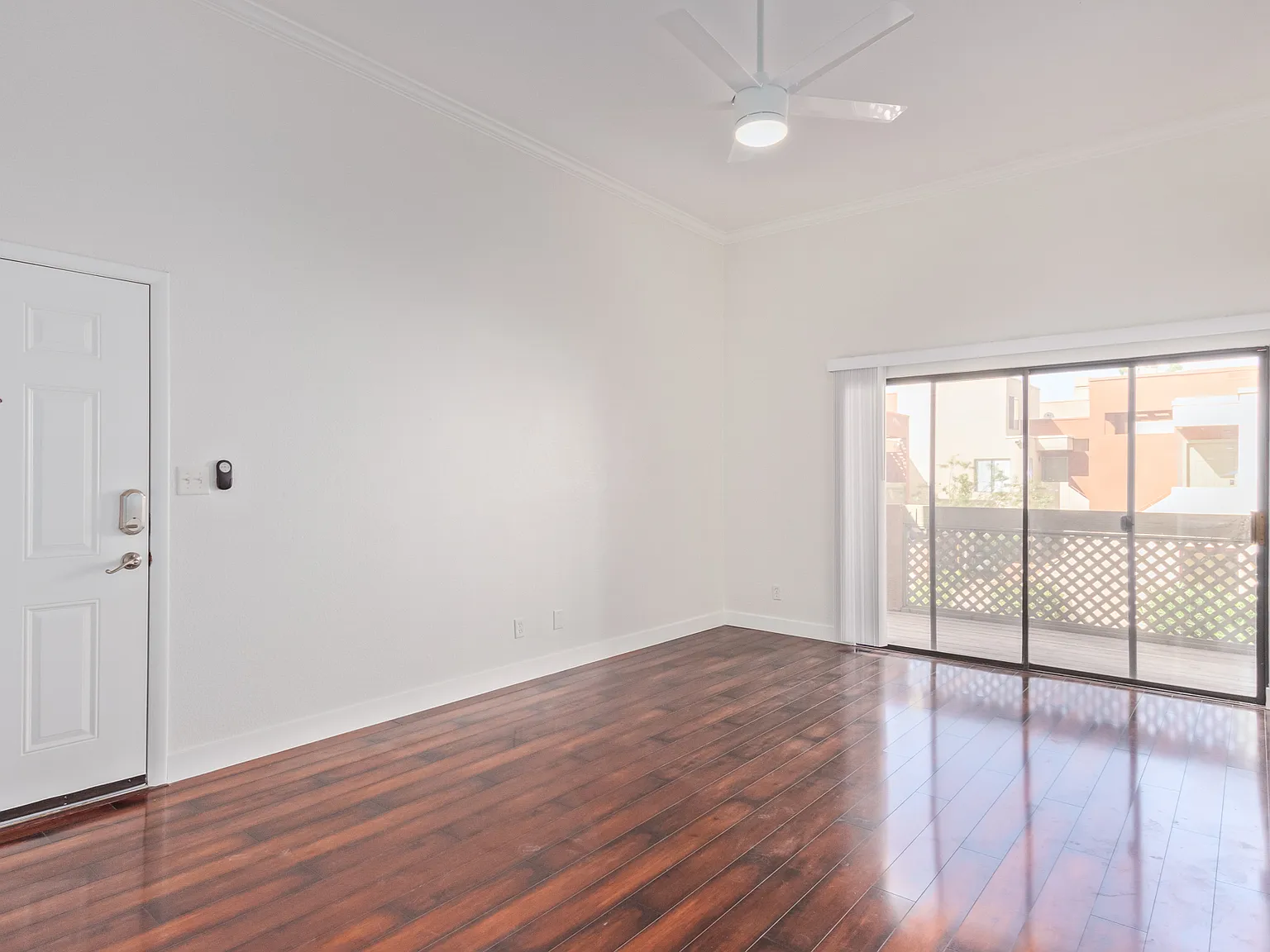 2 bed, 955 sqft, $2,000 — Photo 2
