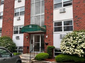 11 Commonwealth Ct