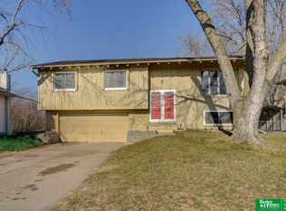 11742 Sunburst St, Omaha, NE 68164