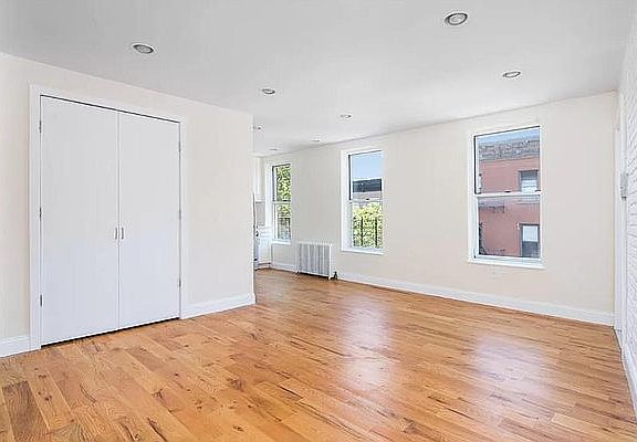 2nd image of 301 Sackett St #L2